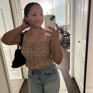 Meet your Posher, Evita